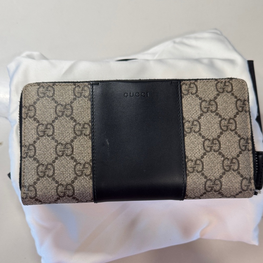 Gucci Black and Beige GG Pattern Wallet